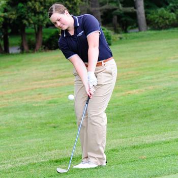 Mendiola Leads Golf With Fifth Place Finish at Williams