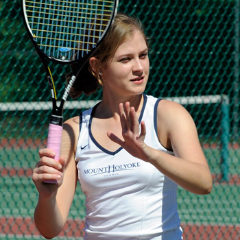 Tennis Falls To Connecticut College, 7-2