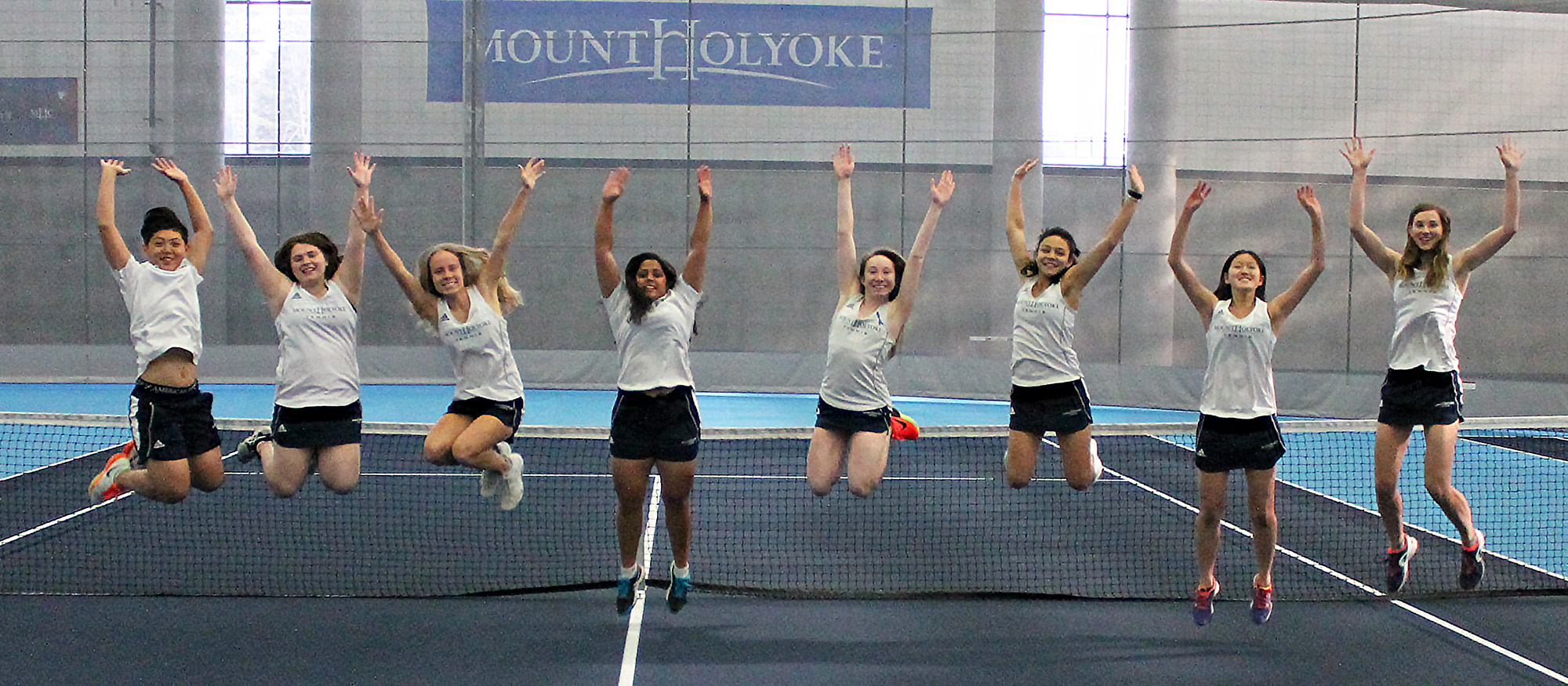 Photo of the Lyons tennis team.