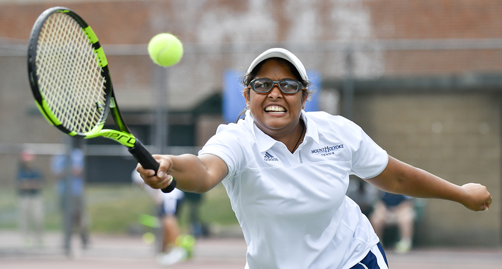 Photo of senior tennis player Ishita Tibrewal.