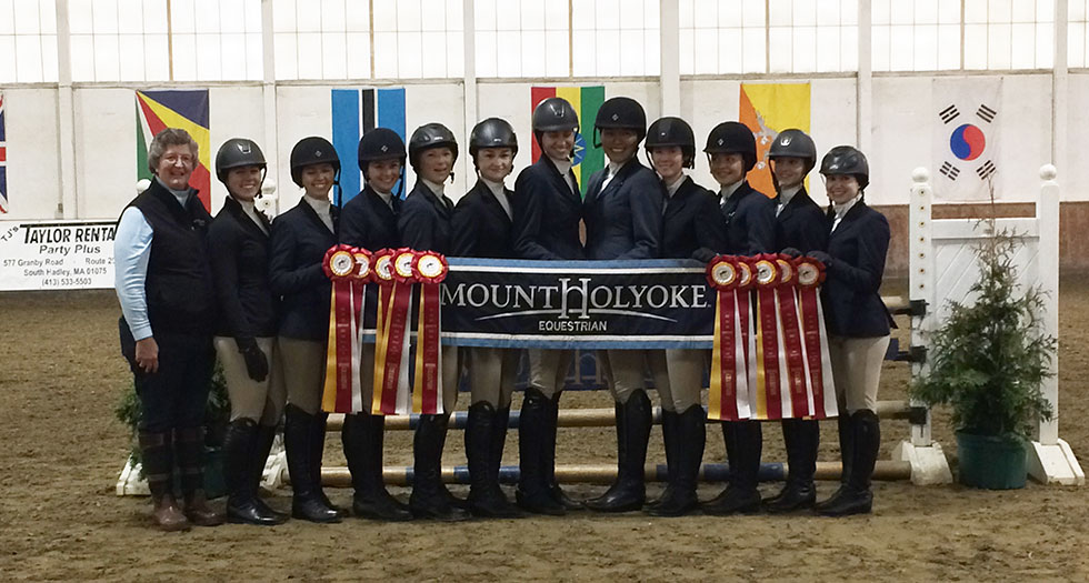 Riding Finishes 2nd at Zone Championships; Earns Spot at IHSA Nationals