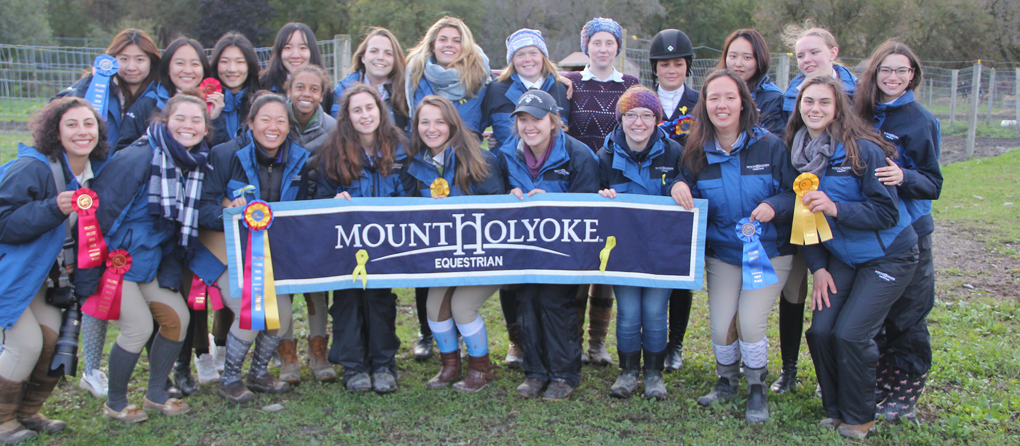Photo of the Lyons riding team following their High Point victory at the Williams Show on October 13, 2018.