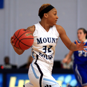 Basketball Shoulders Tough Loss to WPI on Senior Night