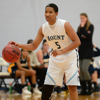 Basketball Comes Up Short at Wellesley