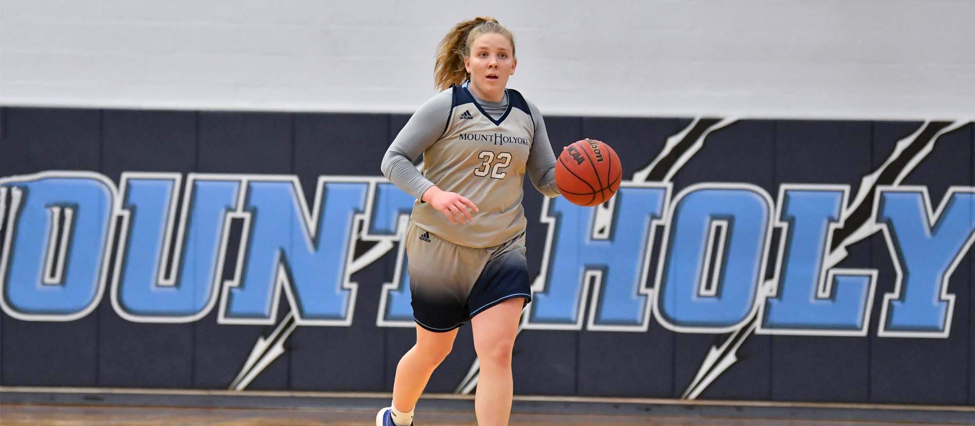 Basketball Drops Decision to Elms in Non-Conference Play