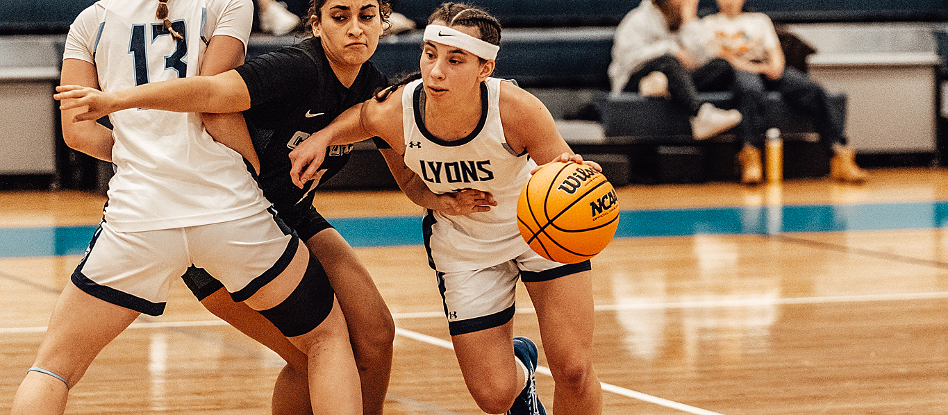 Alex Twomey led Mount Holyoke with 15 points, six assists and a career-high seven steals against MIT on Feb. 7, 2026. (Alex Dizes file photo)