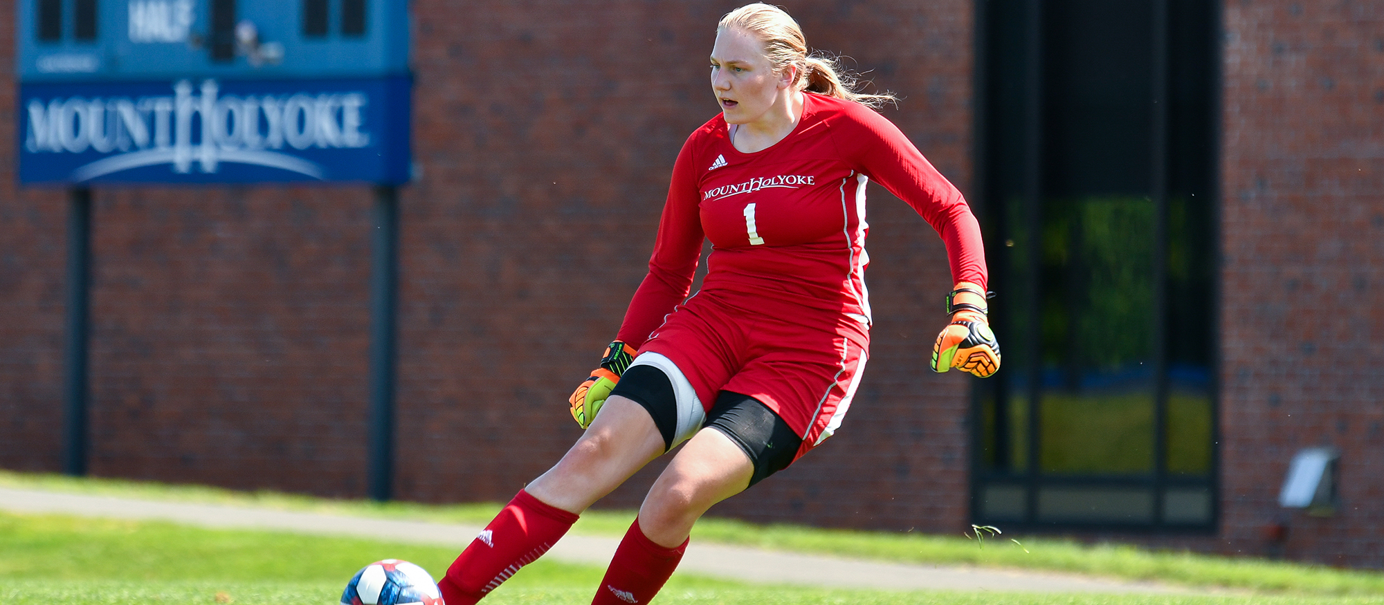 Nationally-Ranked Amherst Downs Soccer in Non-Conference Play
