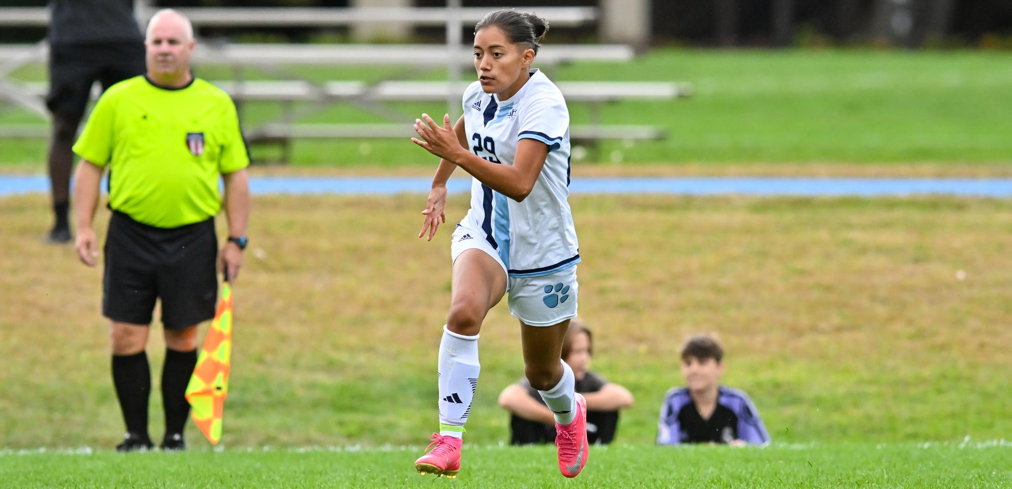 Soccer takes 1-0 NEWMAC victory at Clark