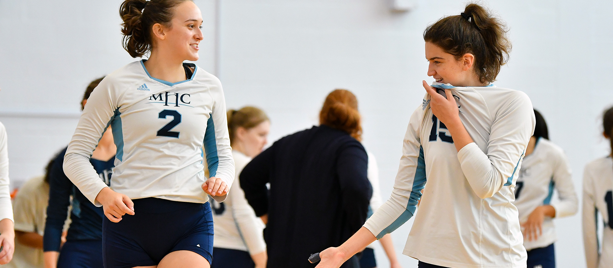 McKenna Crosby (left) had a career-high nine blocks with nine kills, while Madeline Barton (right) had a team-high 14 kills in Mount Holyoke's 3-2 loss to WPI on Oct. 18, 2022. (RJB Sports file photo)